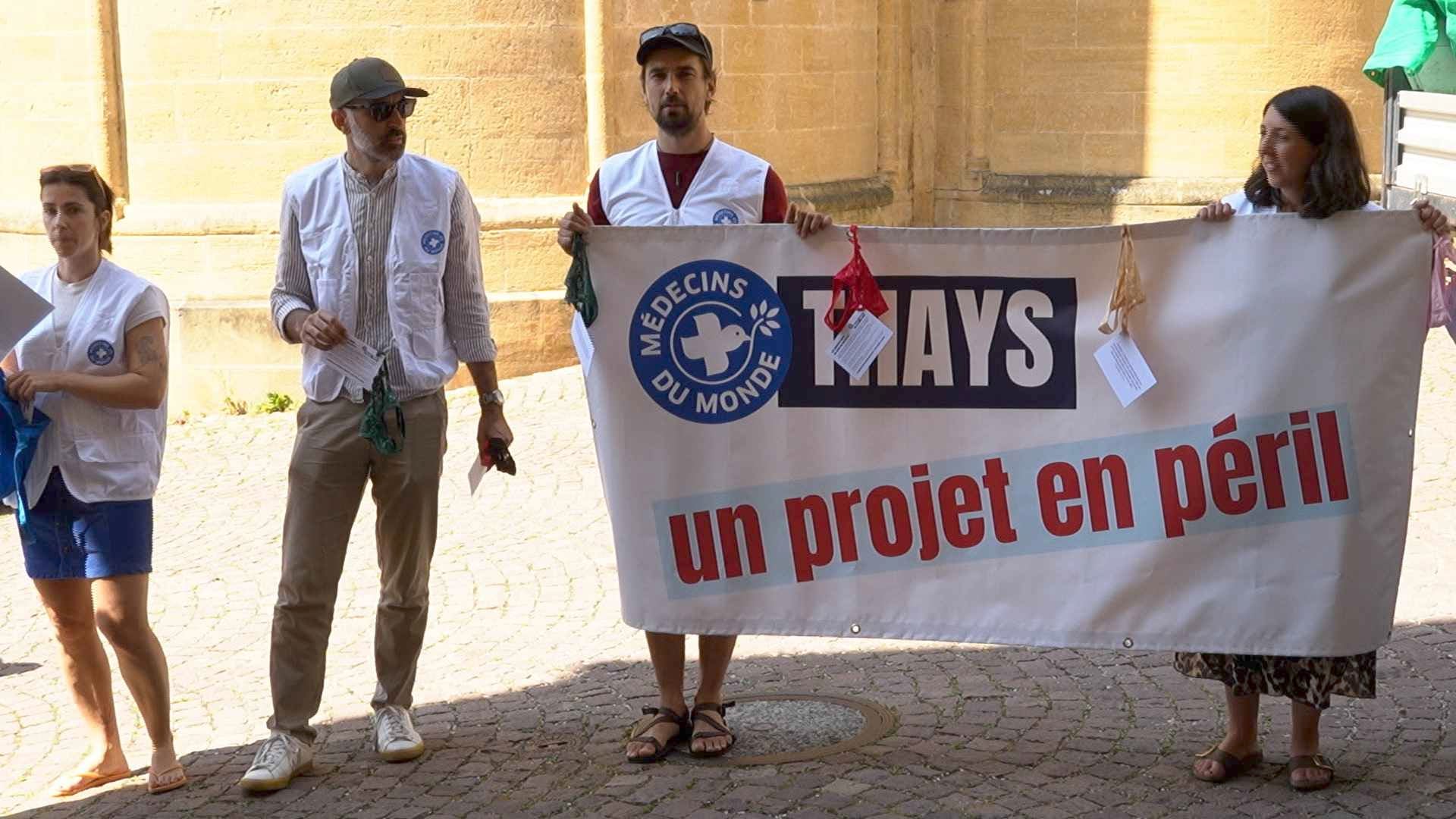 Distribution de strings au Château
