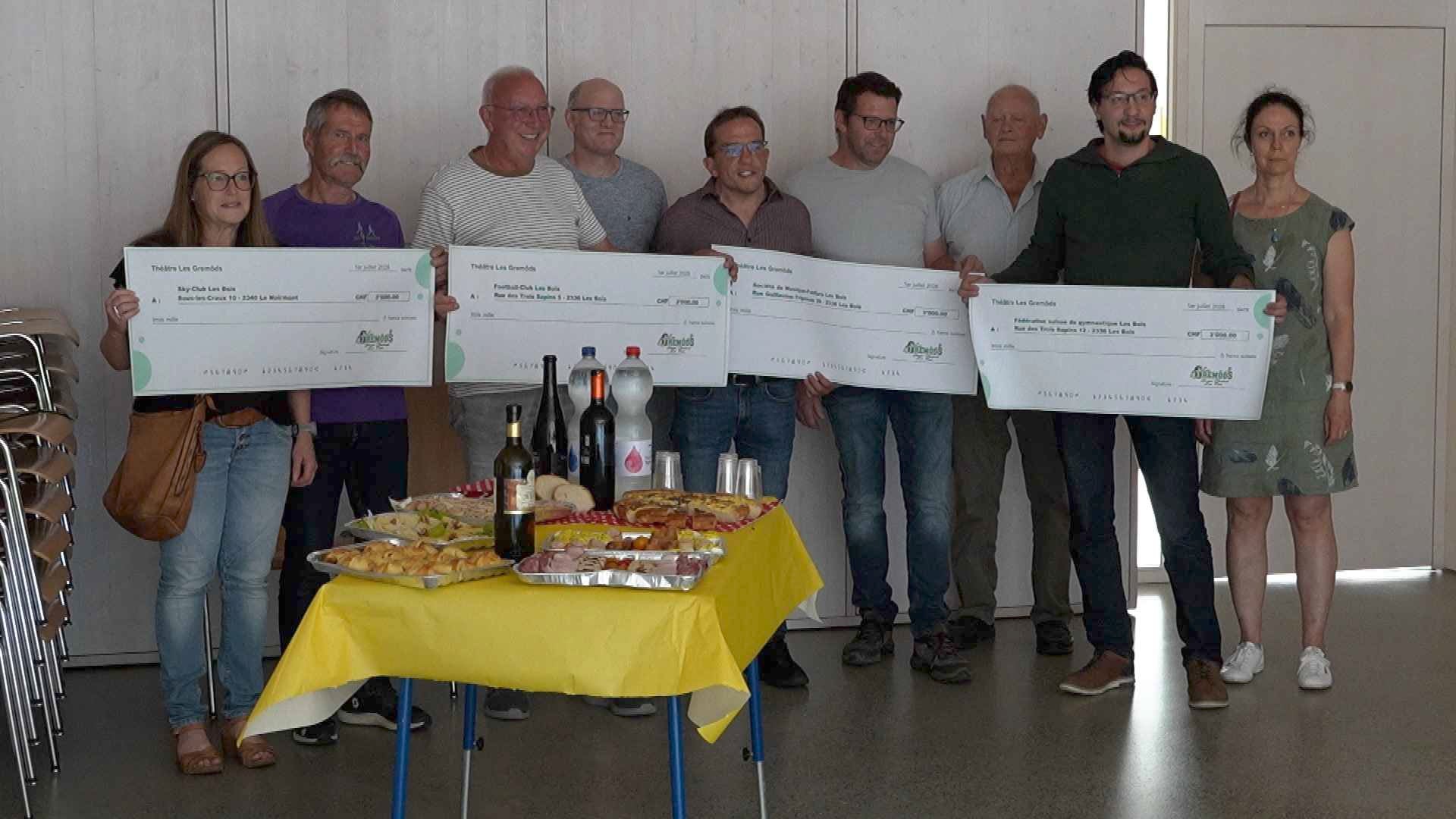 La troupe de théâtre des Bois offre sa fortune aux autres sociétés locales