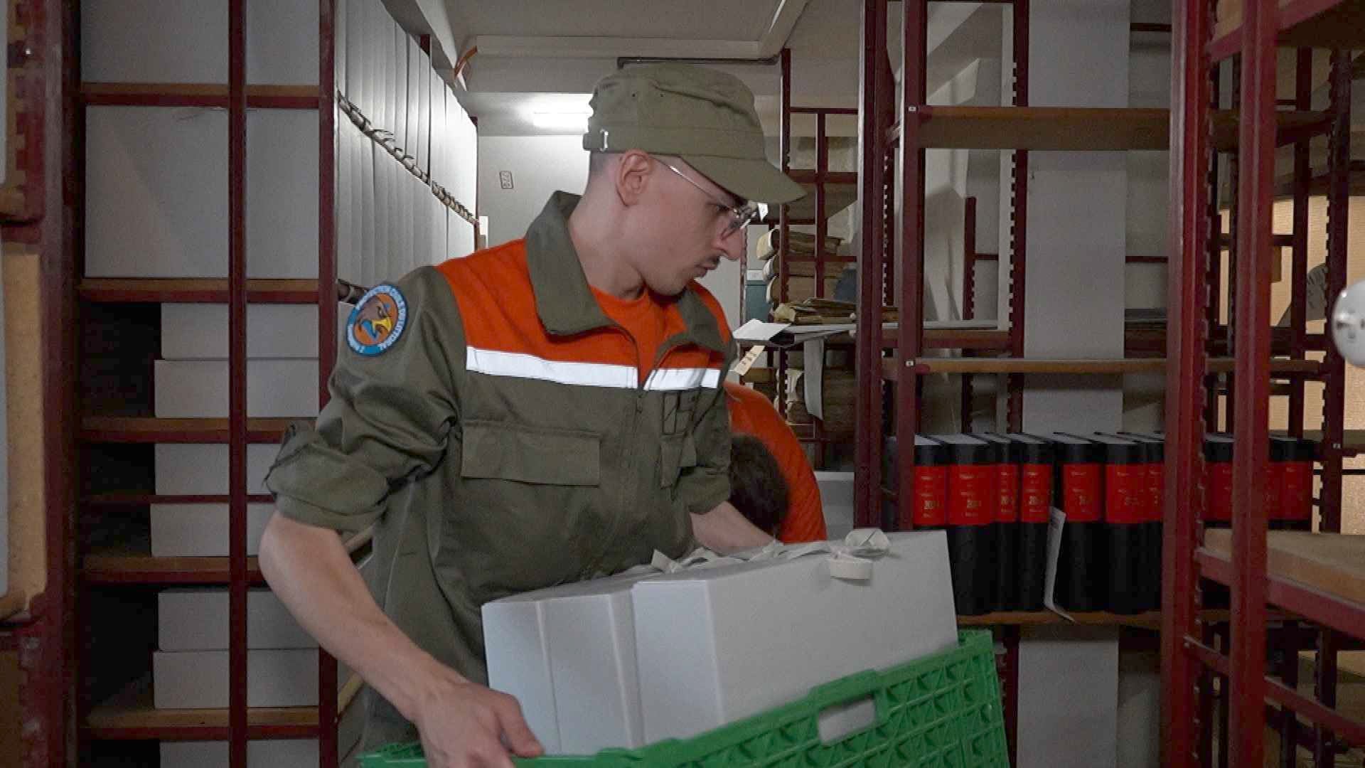 Les archives de l'État sauvées pour de faux, avant de déménager