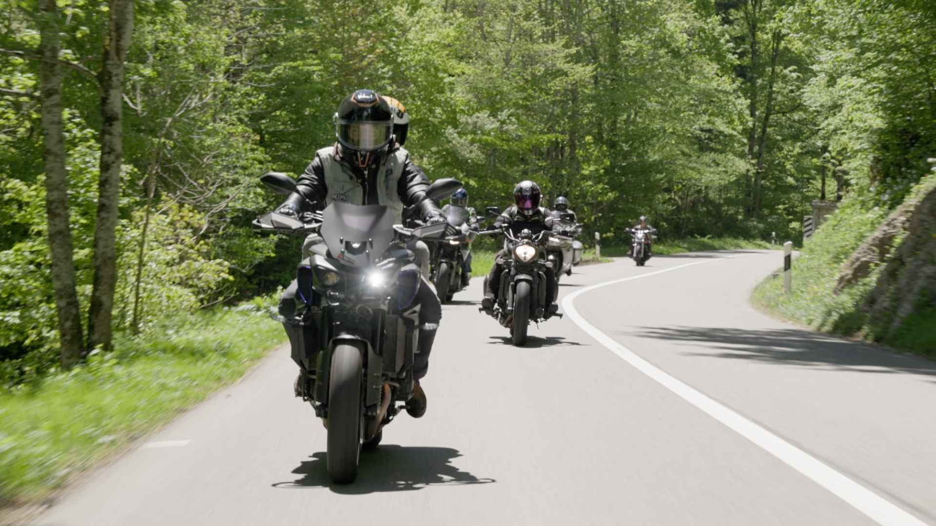 Casque, cuir, moto... Qui sont ces bikers ?